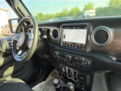 Used 2018 Jeep Wrangler Unlimited Sahara AWD/4WD image 25