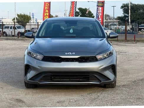 Used 2023 Kia Forte LXS image 2