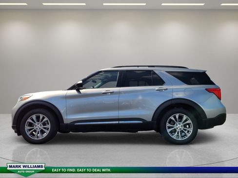Certified 2023 Ford Explorer XLT w/ Equipment Group 202A AWD/4WD image 7