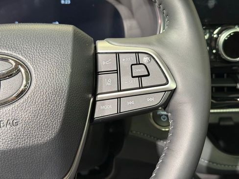 Certified 2025 Toyota Highlander Platinum image 27