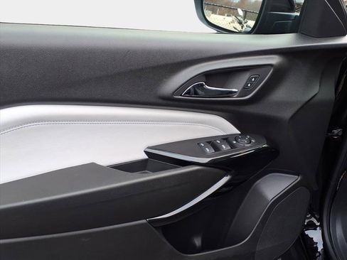 Used 2024 Chevrolet Trax LT image 7