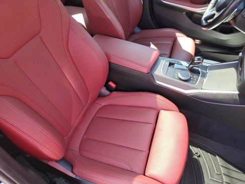 Used 2022 BMW 330i Sedan w/ M Sport Package RWD image 10