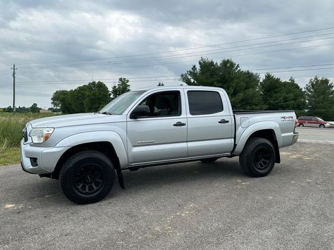 Used 2012 Toyota Tacoma 4x4 Double Cab w/ SR5 Pkg image 3