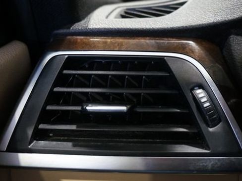 Used 2016 BMW 340i xDrive Sedan image 24