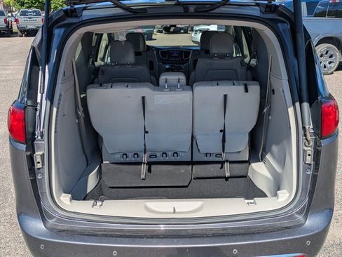 Used 2019 Chrysler Pacifica Touring-L Plus FWD image 6
