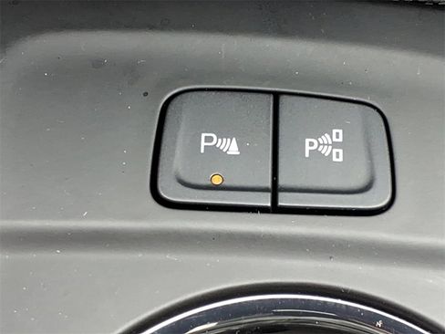 Used 2024 Chevrolet Equinox Premier image 21