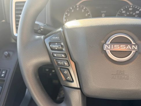 Used 2023 Nissan Frontier SV AWD/4WD image 13