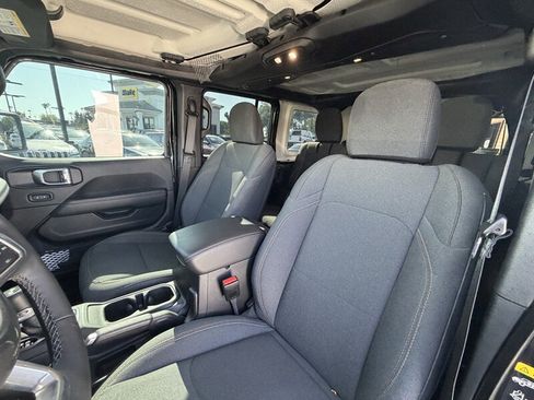 Used 2025 Jeep Wrangler Unlimited Sahara AWD/4WD image 14