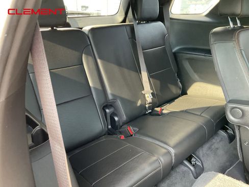 Used 2023 Chevrolet Traverse High Country image 34