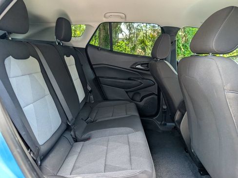 Used 2025 Chevrolet Trax LS w/ LS Convenience Package FWD image 19