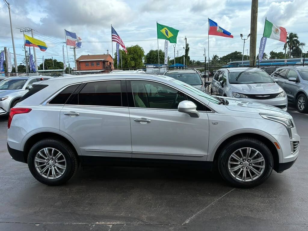 Used 2017 Cadillac XT5 Luxury w/ Driver Awareness Package FWD image 6