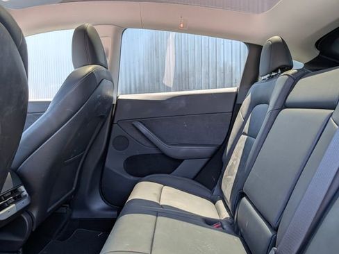 Used 2024 Tesla Model Y Long Range AWD/4WD image 17