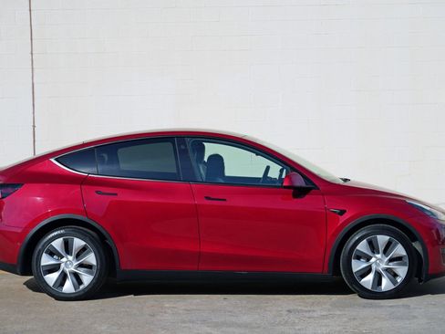 Used 2021 Tesla Model Y Long Range AWD/4WD image 54