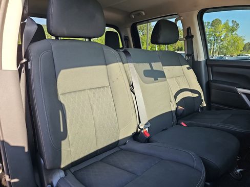 Used 2018 Nissan Titan SV AWD/4WD image 12