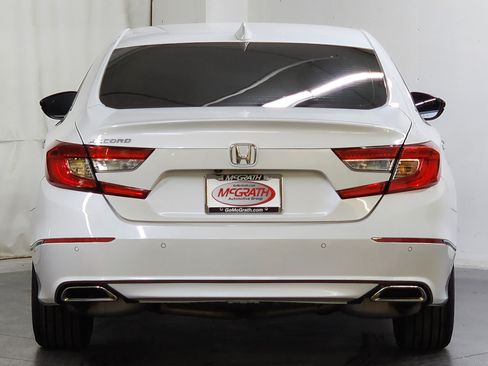 Used 2018 Honda Accord Touring image 6