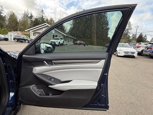 Used 2018 Honda Accord EX image 29