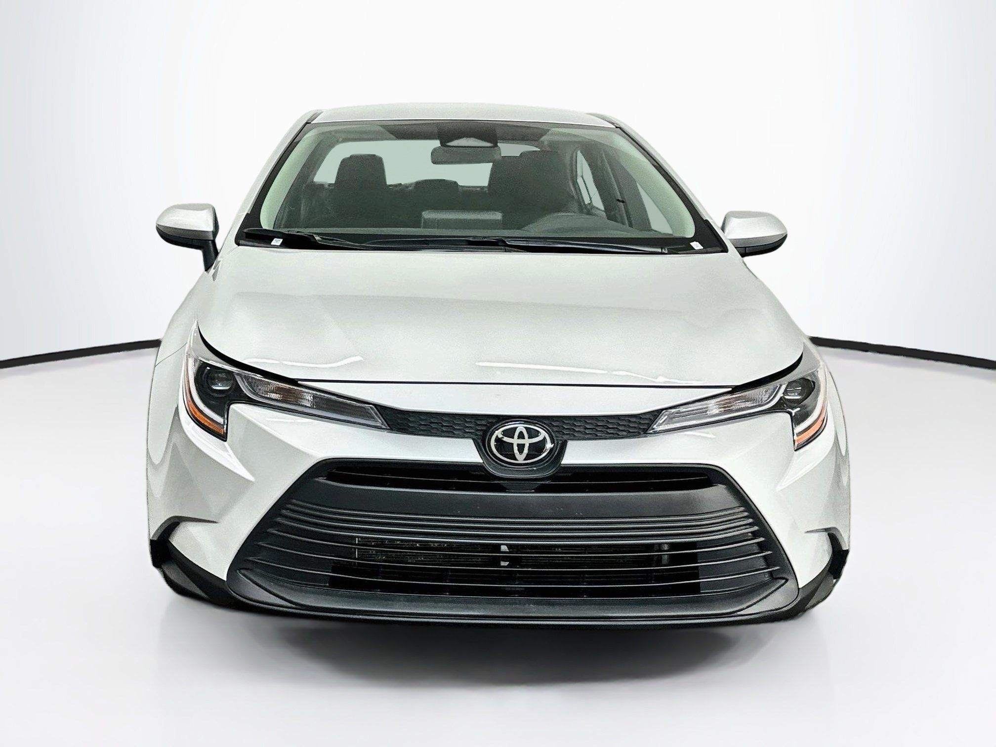 Used 2026 Toyota Corolla LE FWD image 2