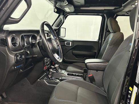 Used 2023 Jeep Wrangler Unlimited Rubicon 4xe w/ Cold Weather Group AWD/4WD image 11
