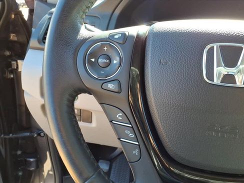 Used 2017 Honda Pilot Touring image 24