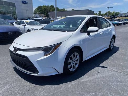 Used 2024 Toyota Corolla LE FWD image 3
