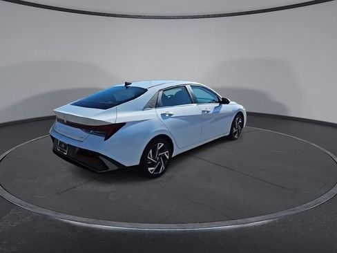 New 2025 Hyundai Elantra Limited w/ Cargo Package FWD image 9
