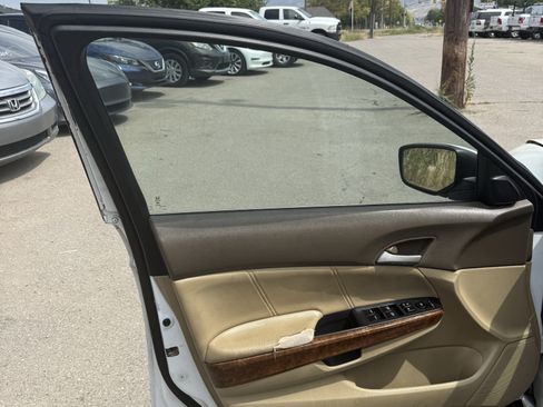 Used 2010 Honda Accord EX-L image 17
