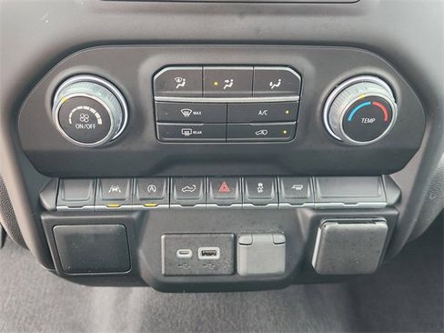 Used 2022 Chevrolet Silverado 1500 Custom image 18