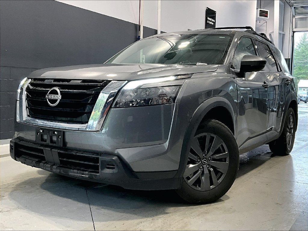 Used 2025 Nissan Pathfinder SV w/ SV Premium Package AWD/4WD image 3