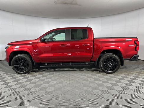 Used 2025 Chevrolet Colorado Z71 w/ Technology Package AWD/4WD image 4