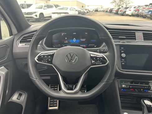 Certified 2024 Volkswagen Tiguan SE R-Line image 10