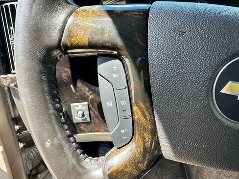 Used 2015 Chevrolet Express 2500 Extended Van 3D image 11