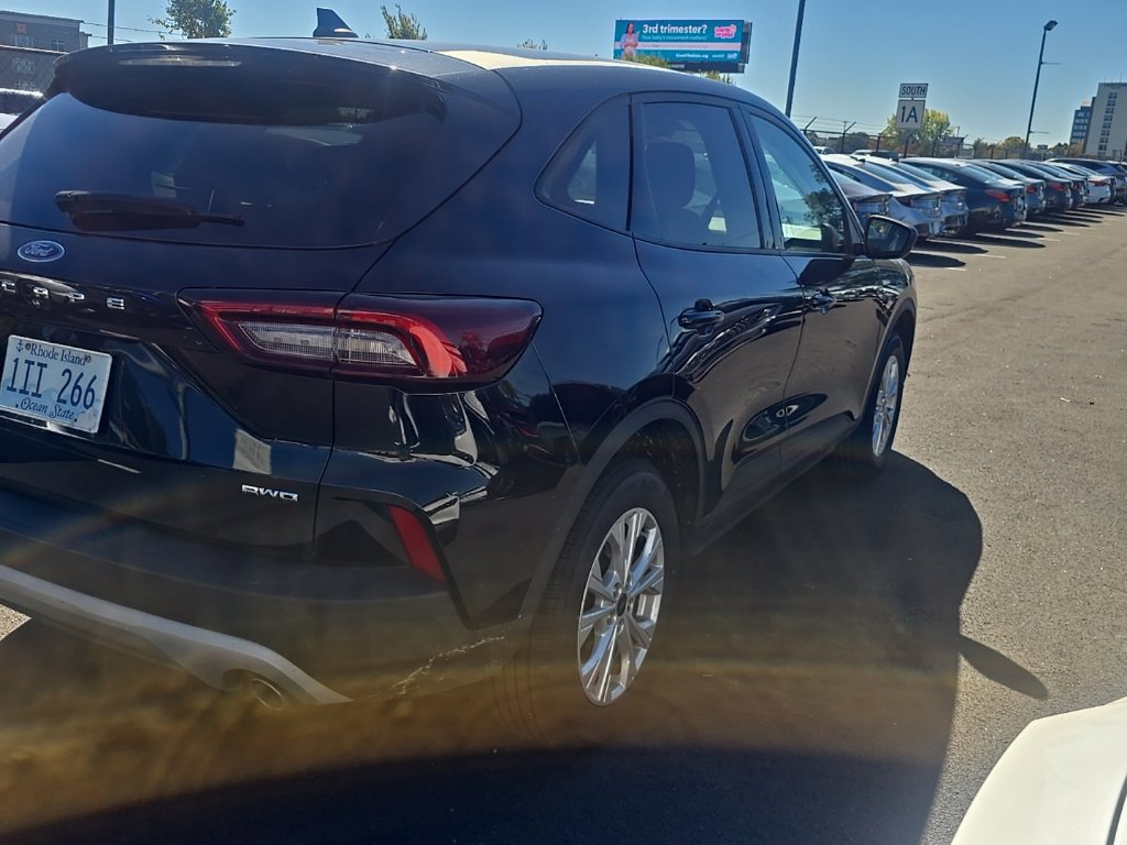 Used 2025 Ford Escape Active AWD/4WD image 3