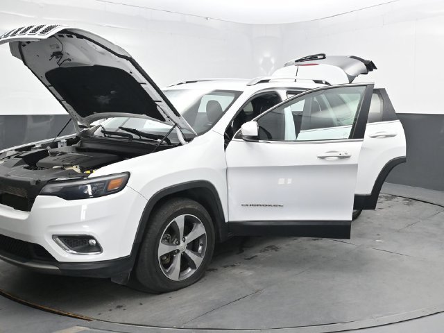 Used 2019 Jeep Cherokee Limited w/ Trailer Tow Group AWD/4WD image 32