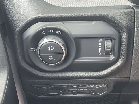 Used 2025 Jeep Gladiator Sport AWD/4WD image 24