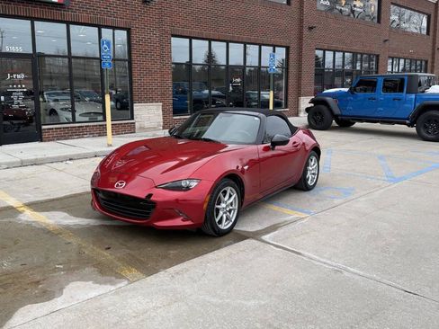 Used 2017 MAZDA MX-5 Miata Sport image 3