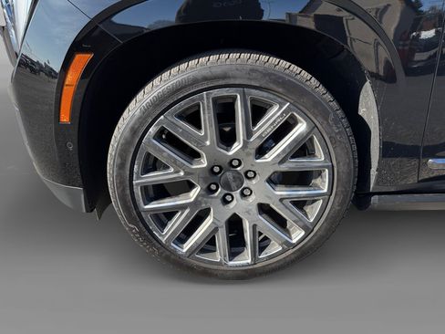 New 2025 GMC Yukon Denali Ultimate w/ LPO, Illumination Package AWD/4WD image 9