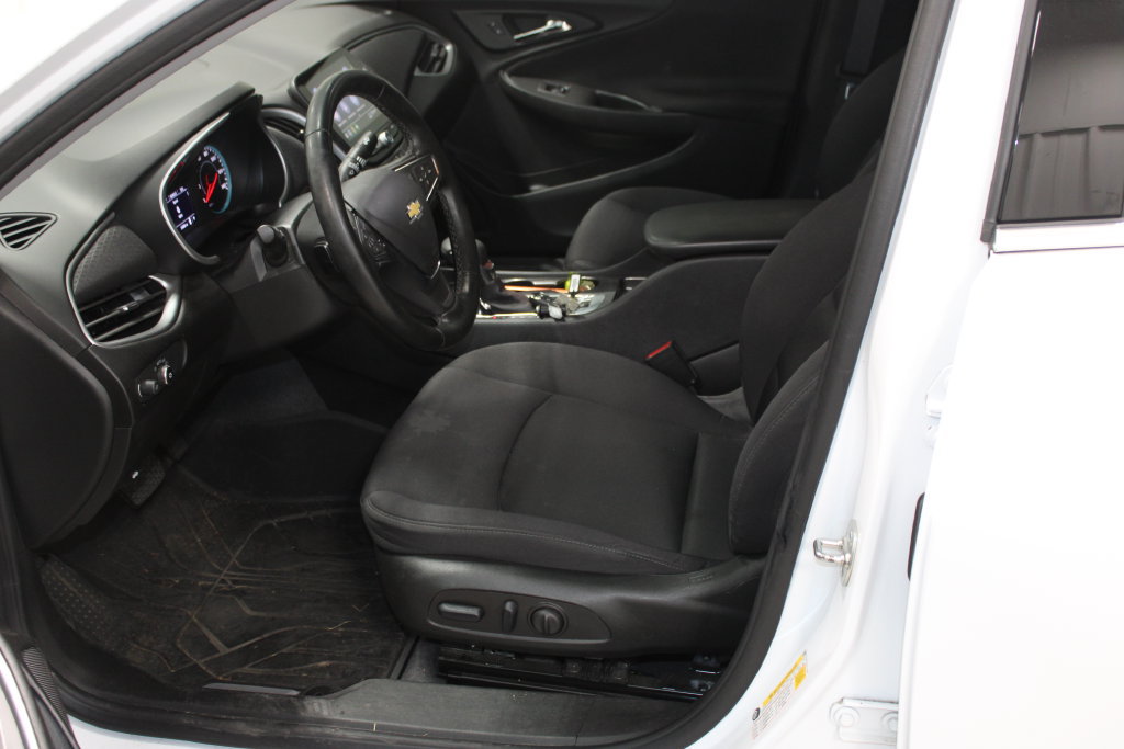 Used 2024 Chevrolet Malibu RS FWD image 33