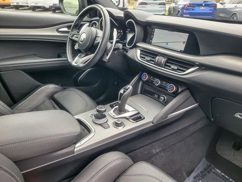 Used 2022 Alfa Romeo Stelvio Veloce image 24