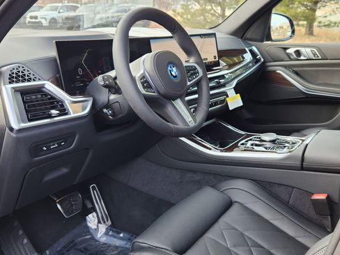 New 2026 BMW X5 xDrive50e image 9