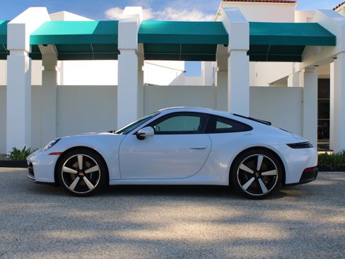 New 2026 Porsche 911 Carrera image 2