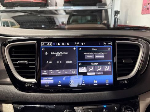 Used 2023 Chrysler Pacifica Touring-L FWD image 73