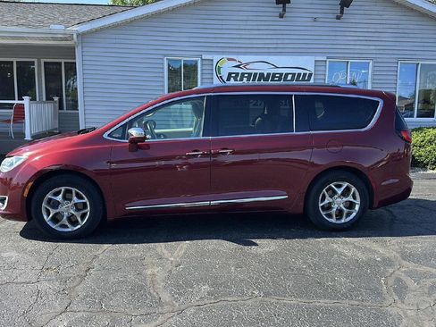 Used 2019 Chrysler Pacifica Limited FWD image 4