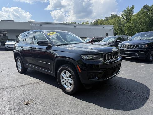 Used 2025 Jeep Grand Cherokee Laredo w/ Luxury Tech Group I AWD/4WD image 11