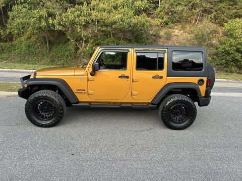 Used 2014 Jeep Wrangler Unlimited Sport w/ Quick Order Package 24S AWD/4WD image 3
