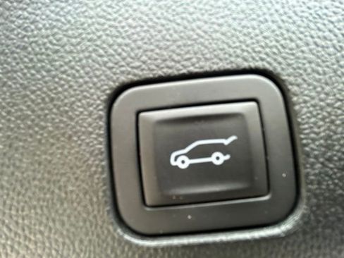 Used 2025 GMC Yukon AT4 Ultimate AWD/4WD image 44