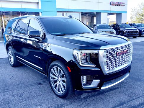 Used 2021 GMC Yukon Denali w/ Denali Ultimate Package image 3