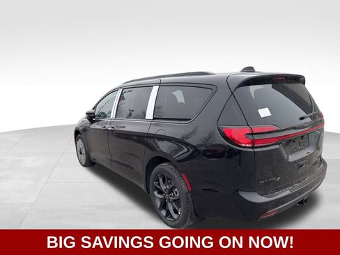 New 2026 Chrysler Pacifica Limited w/ S Appearance Package image 7