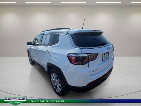 Used 2023 Jeep Compass Latitude AWD/4WD image 9