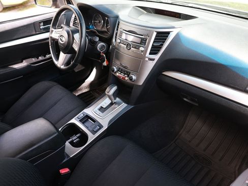 Used 2010 Subaru Outback 2.5i Premium AWD/4WD image 16