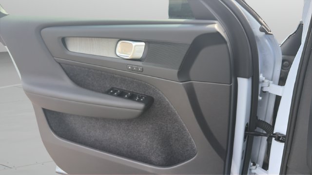 Certified 2026 Volvo XC40 B5 Plus AWD/4WD image 19